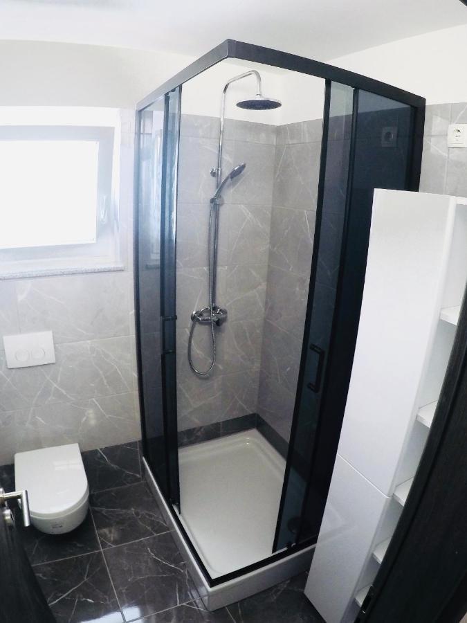 Apartments Lopac יאדראנובו מראה חיצוני תמונה