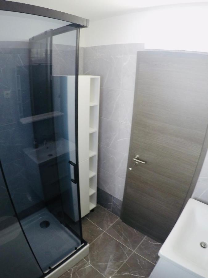 Apartments Lopac יאדראנובו מראה חיצוני תמונה