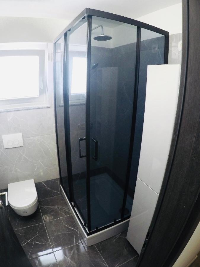 Apartments Lopac יאדראנובו מראה חיצוני תמונה