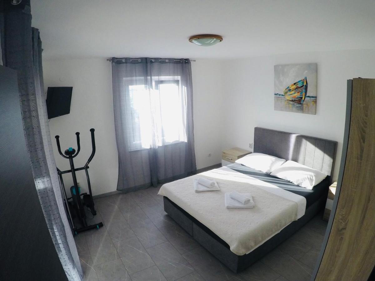 Apartments Lopac יאדראנובו מראה חיצוני תמונה
